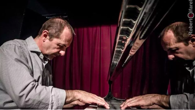 Umberto Petrin, pianista jazz nella foto di Roberto Cifarelli